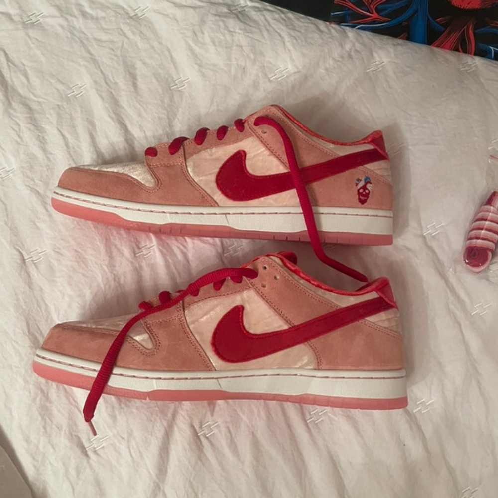 Nike sb x Strangelove Valentine’s Day dunk